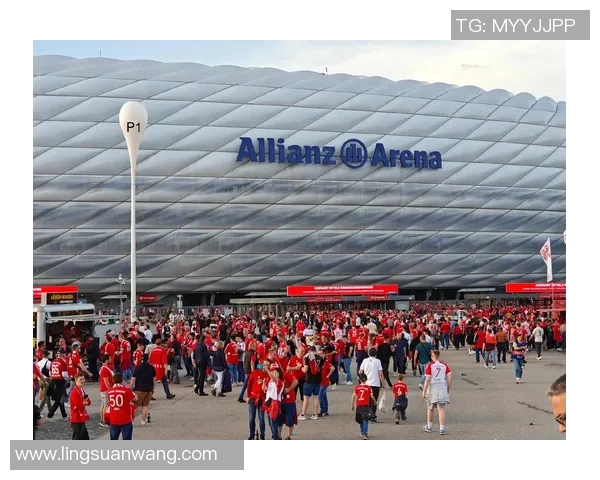 莱万重返安联球场引发拜仁球迷愤怒反应称其忘恩负义