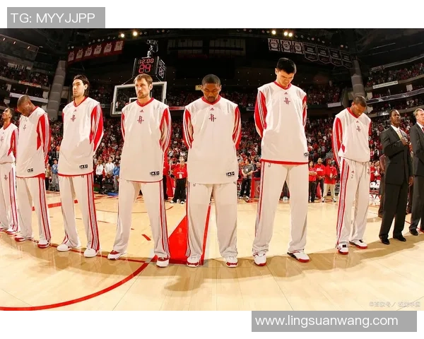 火箭队与雷霆队激战正酣12月26日精彩对决引发球迷热议