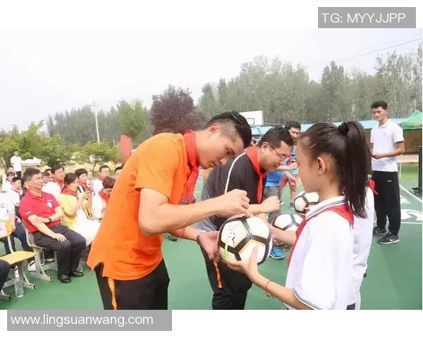 申花与华夏幸福激战正酣刘越展现卓越球技引发球迷热议